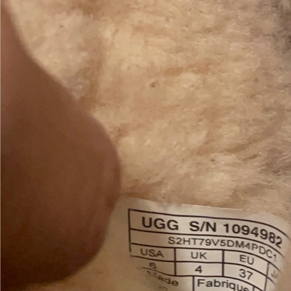 Uggs beautiful rose gold and black color sequin boots - Picture 8 of 16